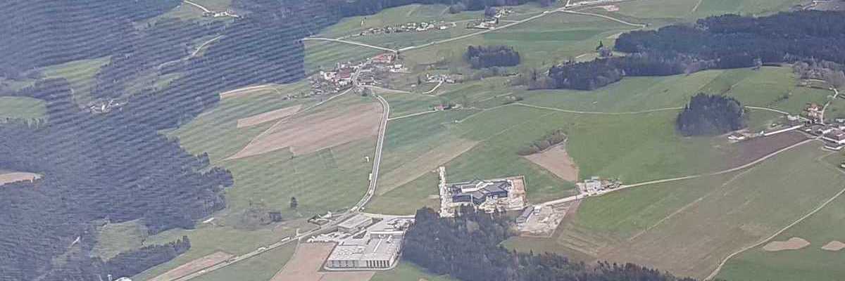 Flugwegposition um 12:15:21: Aufgenommen in der Nähe von Gemeinde Rainbach im Mühlkreis, Österreich in 1561 Meter